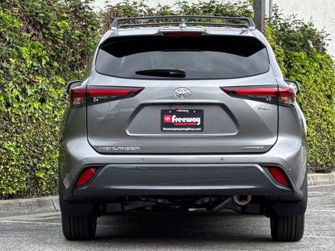 New 2026 Toyota Highlander Limited AWD/4WD image 5