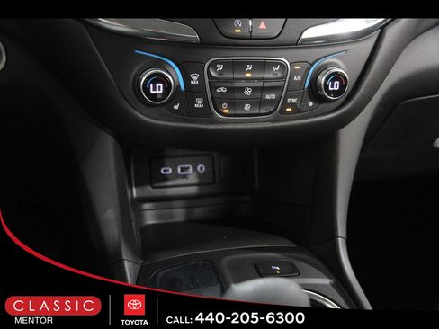 Used 2024 Chevrolet Equinox LT FWD image 14