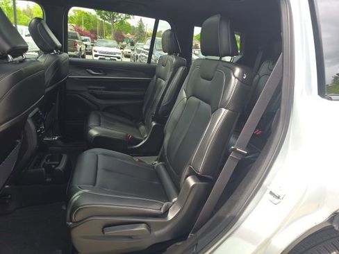 Certified 2025 Jeep Grand Cherokee L Limited w/ Black Appearance Package image 32