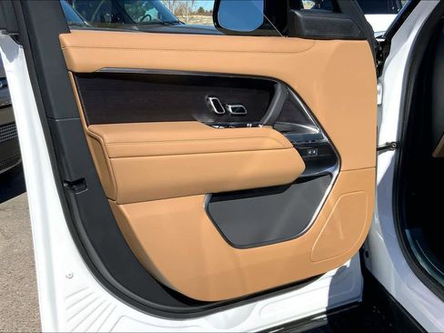 New 2026 Land Rover Range Rover SE image 10