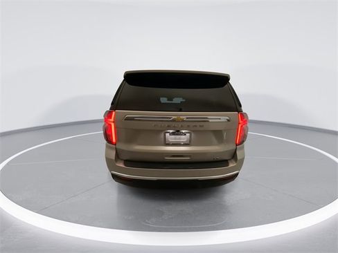 Used 2023 Chevrolet Suburban LT image 3