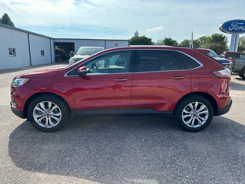 Used 2024 Ford Edge Titanium AWD/4WD image 3
