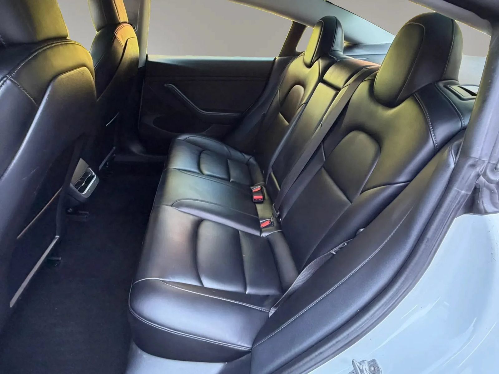Used 2021 Tesla Model 3 Standard Range Plus RWD image 5