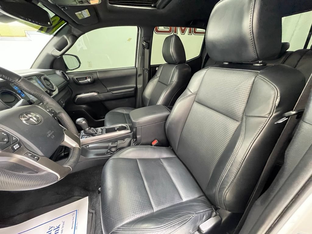 Used 2019 Toyota Tacoma Limited AWD/4WD image 15