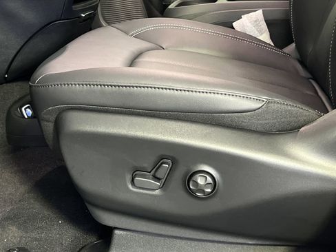 New 2026 Chrysler Pacifica Select image 12