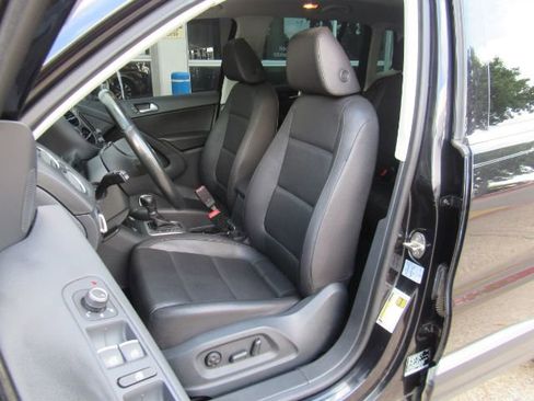 Used 2017 Volkswagen Tiguan Wolfsburg Edition image 14