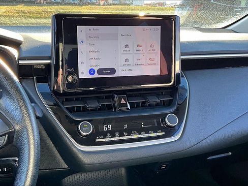 Used 2023 Toyota Corolla LE image 6