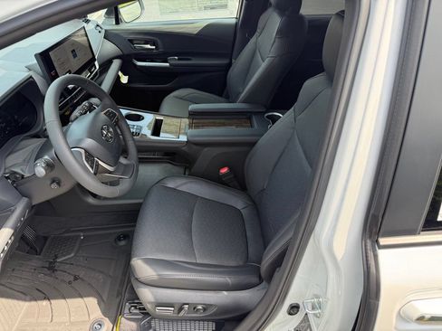 New 2026 Toyota Sienna Platinum AWD/4WD image 12