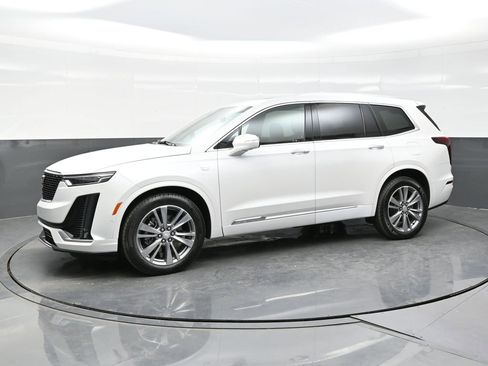 Certified 2025 Cadillac XT6 Premium Luxury w/ Platinum Package AWD/4WD image 3