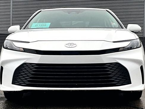 Used 2025 Toyota Camry LE image 2