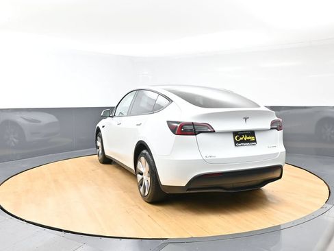 Used 2022 Tesla Model Y Long Range AWD/4WD image 6