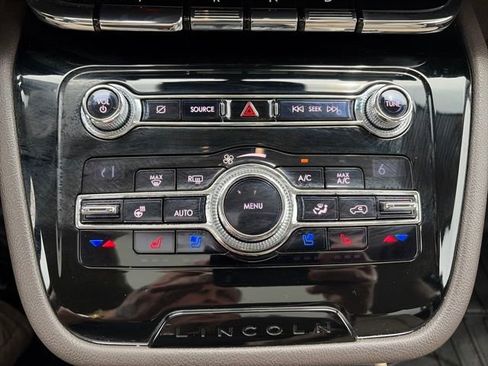 Used 2020 Lincoln Corsair FWD w/ Premium Package image 18