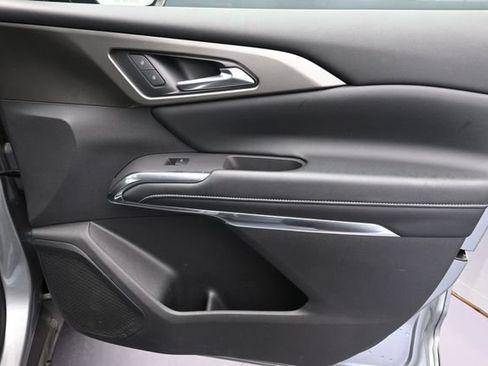 Used 2025 Chevrolet Traverse LT w/ Driver Confidence Package FWD image 33