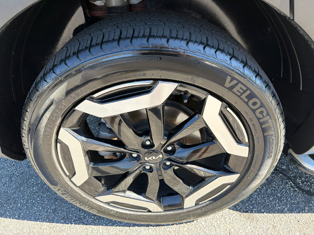Used 2024 Kia Telluride EX w/ EX Captain's Chair Package AWD/4WD image 17