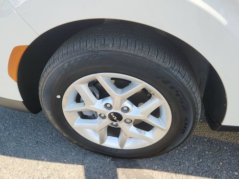 Used 2025 Kia Soul LX w/ LX Technology Package FWD image 16