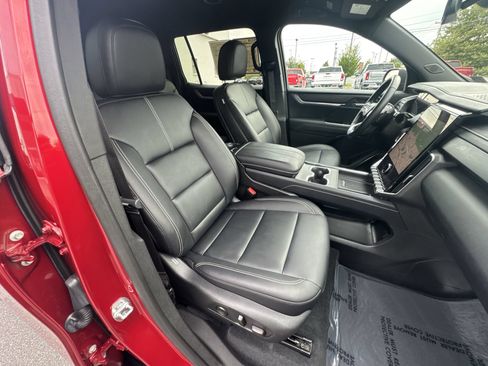 Certified 2024 GMC Acadia Elevation w/ Luxury Package AWD/4WD image 26