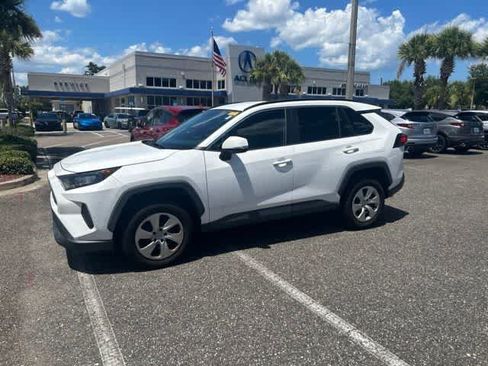 Used 2019 Toyota RAV4 LE FWD image 17