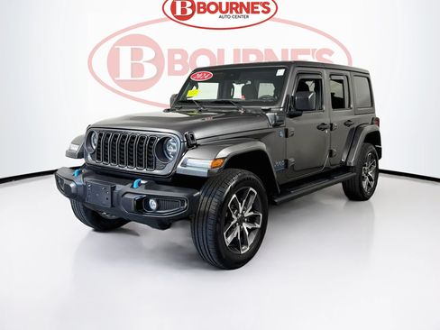 Used 2024 Jeep Wrangler Unlimited w/ Convenience Group AWD/4WD image 5