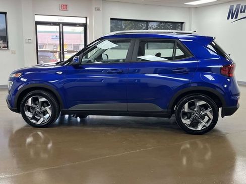 Used 2021 Hyundai Venue SEL FWD image 8