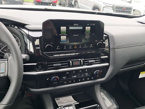 New 2025 Nissan Pathfinder SL w/ SL Premium Package image 18