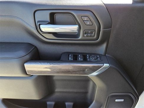 Certified 2021 Chevrolet Silverado 2500 LTZ w/ Z71 Chrome Sport Edition image 17