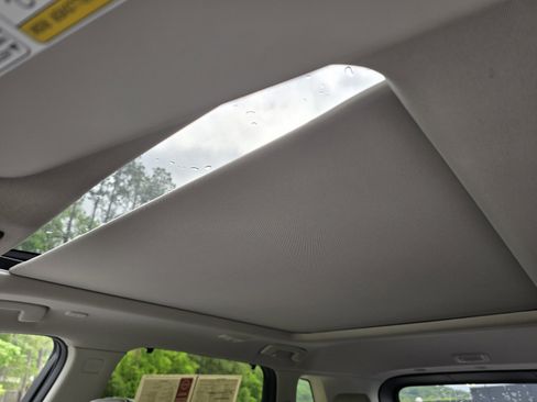 Certified 2025 Nissan Rogue SL w/ Tech Package FWD image 24