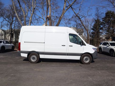 Used 2024 Mercedes-Benz Sprinter 2500 image 2