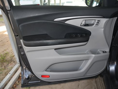 Used 2022 Honda Ridgeline RTL image 10