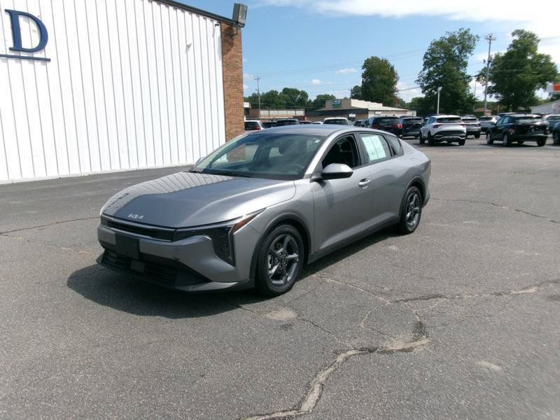 Used 2025 Kia K4 FWD image 2