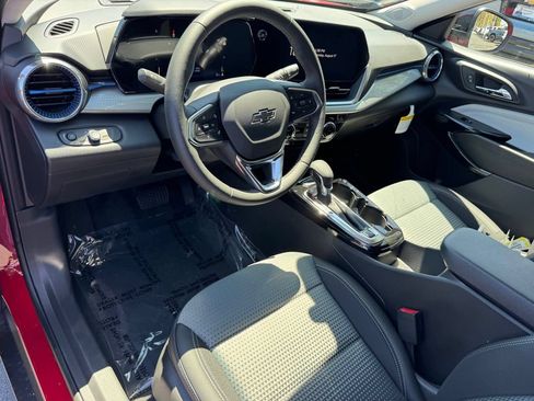 New 2026 Chevrolet Trax LT w/ Midnight Edition FWD image 13