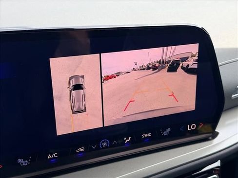 New 2026 Chevrolet Traverse LT w/ Driver Confidence Package AWD/4WD image 20