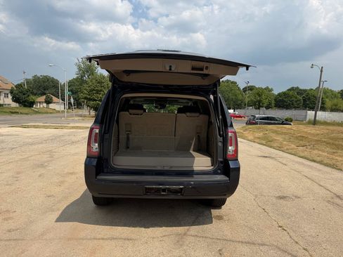 Used 2019 GMC Yukon SLT w/ HD Trailering Package AWD/4WD image 3
