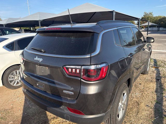Used 2024 Jeep Compass Latitude w/ Sun and Sound Group AWD/4WD image 4