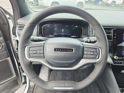 Used 2025 Jeep Wagoneer Series II w/ Premium Group I AWD/4WD image 24