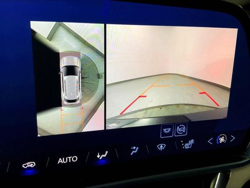 Used 2025 Chevrolet Equinox EV LT FWD image 21