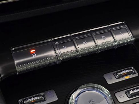 Used 2025 Lincoln Nautilus Reserve image 39