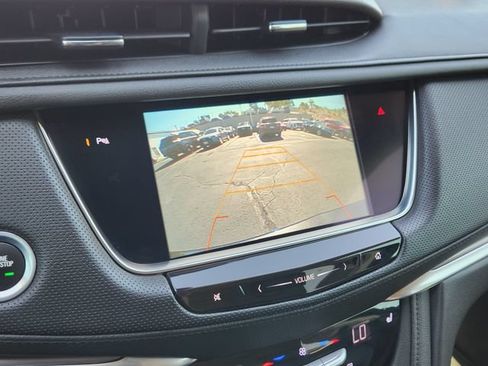 Used 2017 Cadillac XT5 Luxury w/ Driver Awareness Package FWD image 16