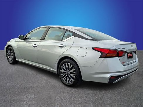 Used 2024 Nissan Altima 2.5 SV image 7