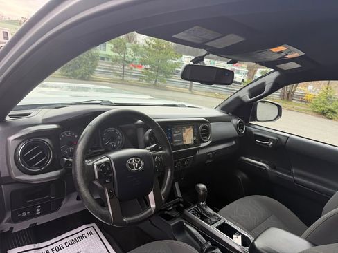 Used 2016 Toyota Tacoma TRD Sport w/ Exterior Package image 16