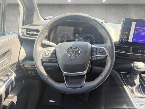 Used 2025 Toyota Sienna XSE FWD image 21