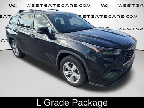 Used 2023 Toyota Highlander L FWD image 2
