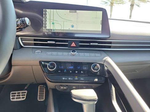 Certified 2025 Hyundai Elantra SEL FWD image 13