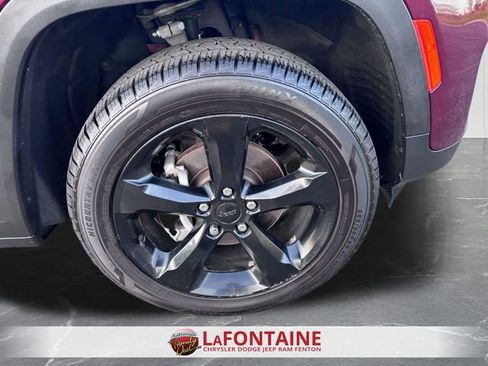 Used 2023 Jeep Grand Cherokee Altitude AWD/4WD image 31