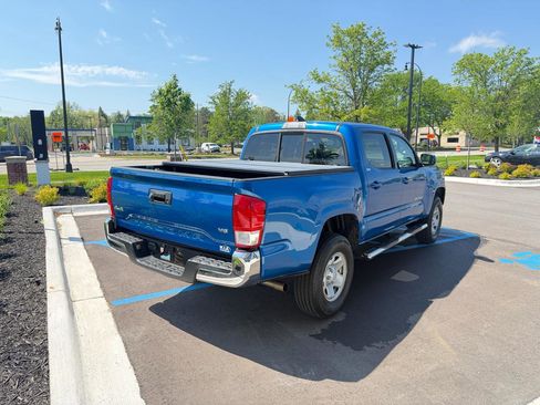 Used 2016 Toyota Tacoma SR5 AWD/4WD image 5