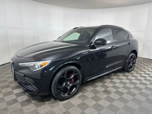 Used 2022 Alfa Romeo Stelvio Veloce image 7