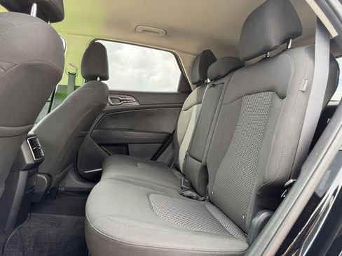 Used 2025 Kia Sportage LX image 27