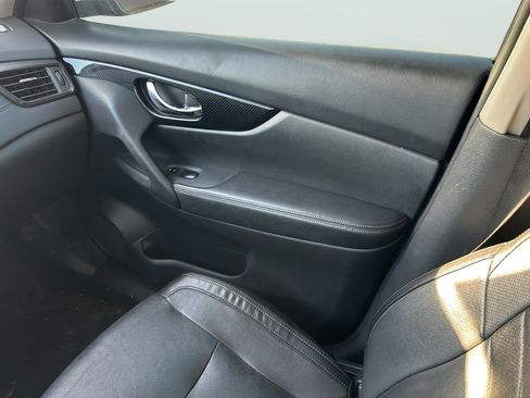 Used 2017 Nissan Rogue SL w/ SL Premium Package FWD image 17