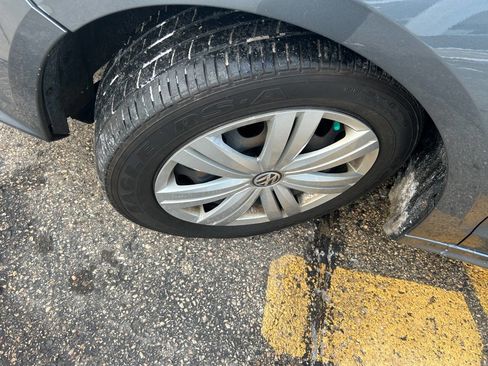 Used 2017 Volkswagen Jetta S image 9