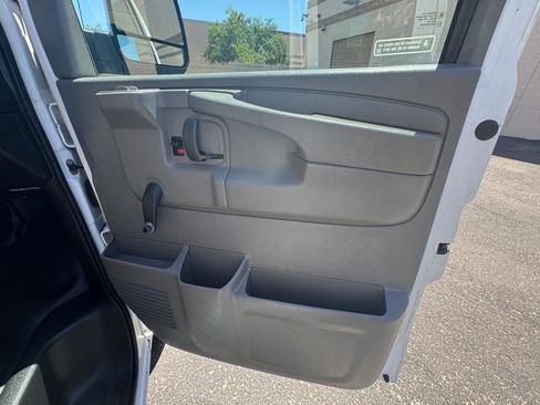 Used 2013 Chevrolet Express 2500 RWD image 22