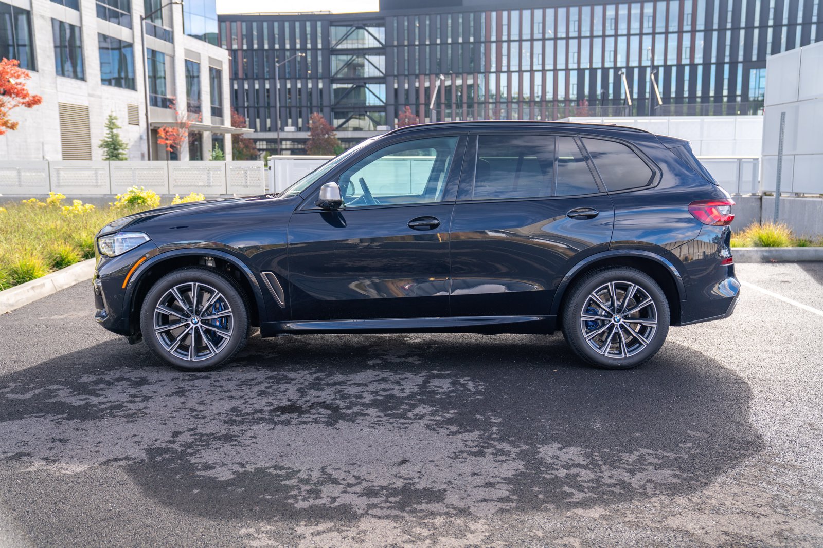 Used 2022 BMW X5 M50i w/ Executive Package AWD/4WD image 2